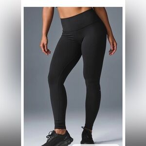 ALO Yoga. High Waist Airbrush Legging. Black. Size Small.